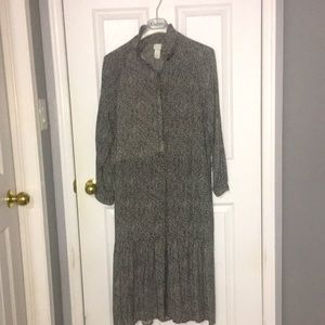 HM black/white design maxi dress.Size small (loose fitting) excellent condition